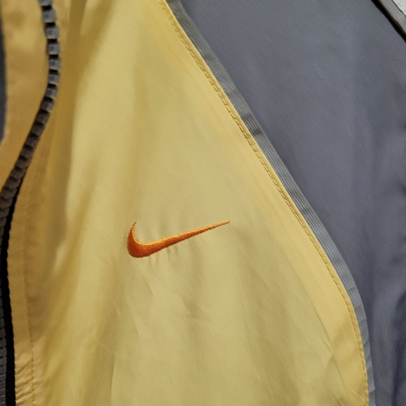 Vintage early 2000's Nike vest - Picture 2 of 4